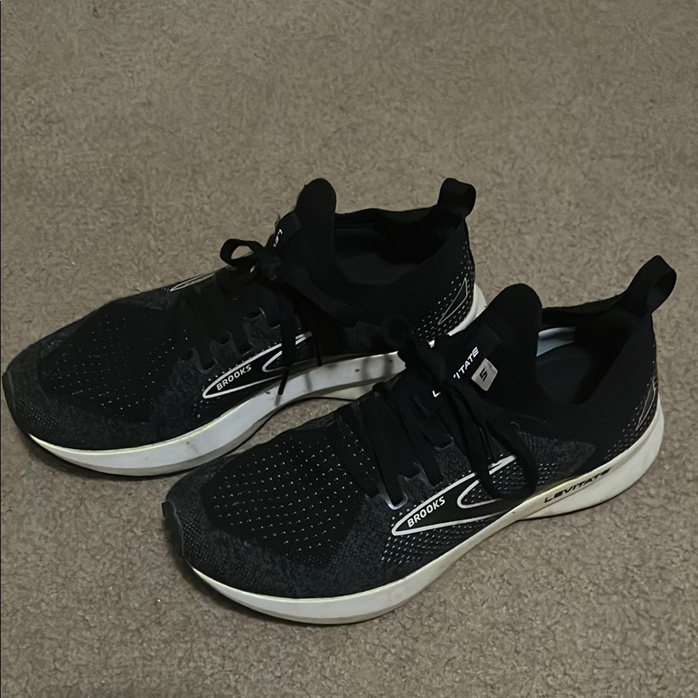 Brooks Levitate Running Shoes
